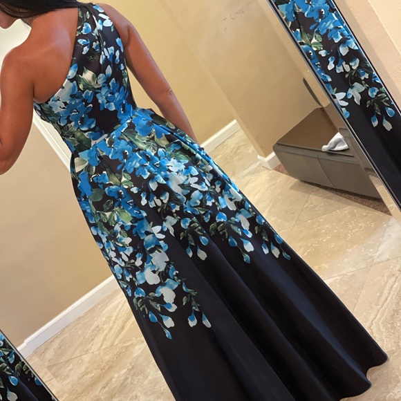 Carmen Marc Valvo One Shoulder Floral Evening Gown - Picture 7 of 15